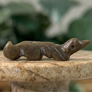 Native American Zuni Hand Carved Serpentine Otter Weasel Fetish Bead Vintage .9"